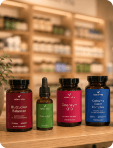 Valeo Vita Produkte in der Apotheke – Blutzucker Balancer, Chlorophyll, Coenzym Q10 und ColoVita auf Holztheke